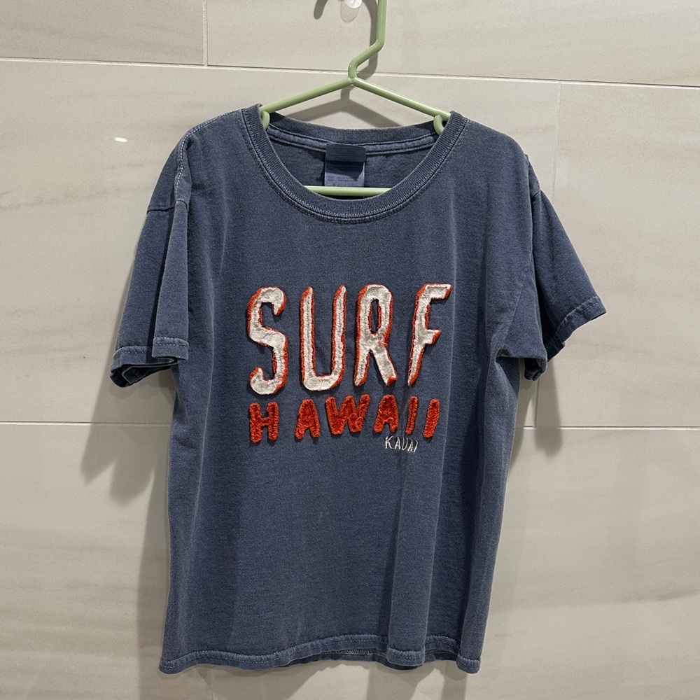 Gildan Gray Crewneck Tee with Blue Tag